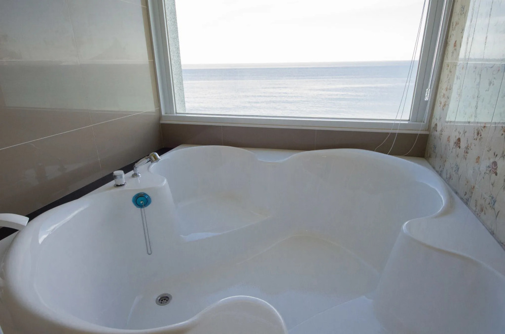 White Spray B&B