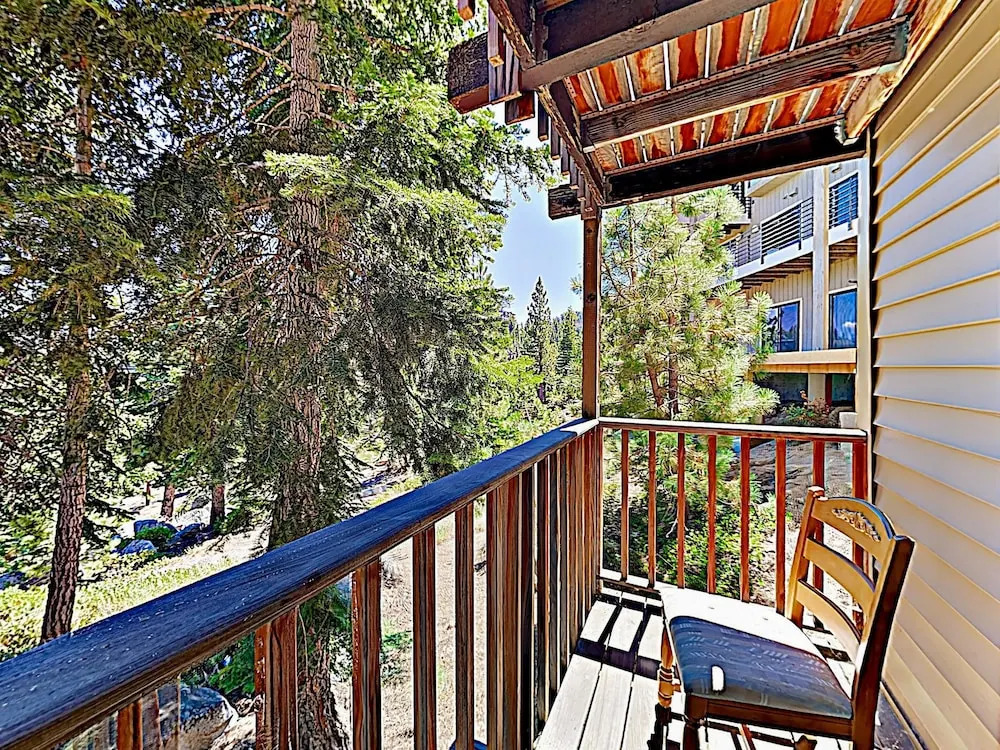 Mountaintop #D - 4 Br Condo