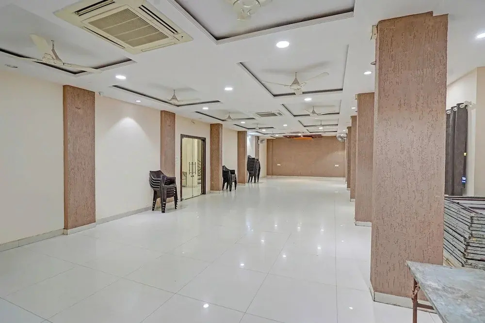 FabHotel Paras Palace - Sant haridas railway station