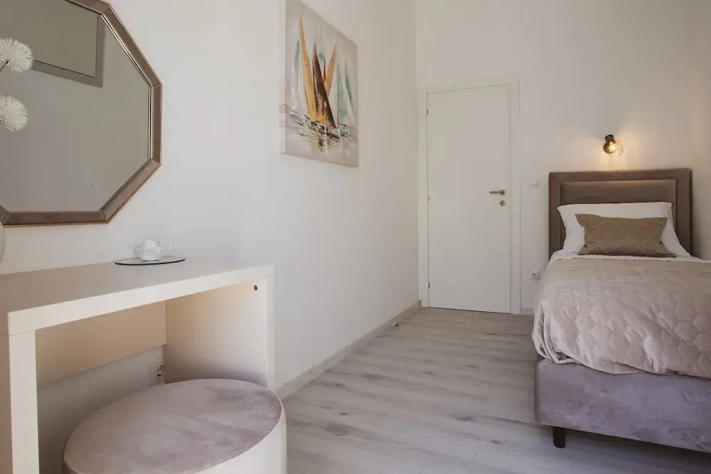 Luxury Modern House, Just 1 min Walk to the Beach