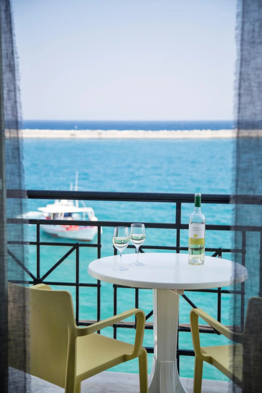 Samaina Port Hotel