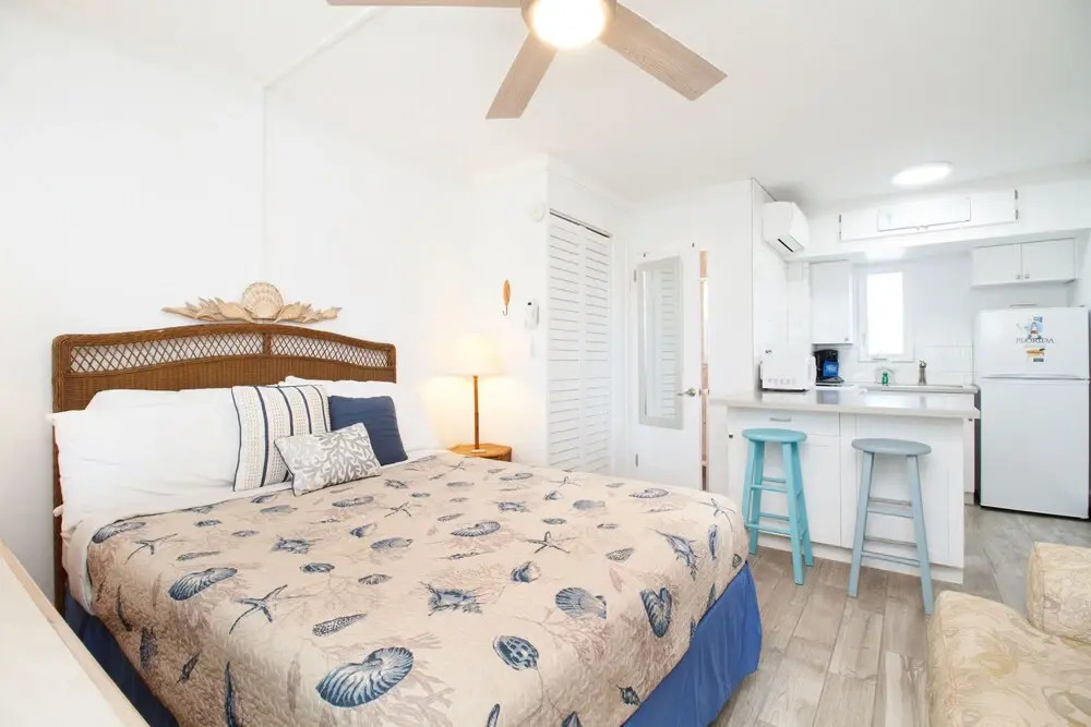 Tropic Terrace #50 - Beachfront Rental 1 Bedroom Condo by Redawning
