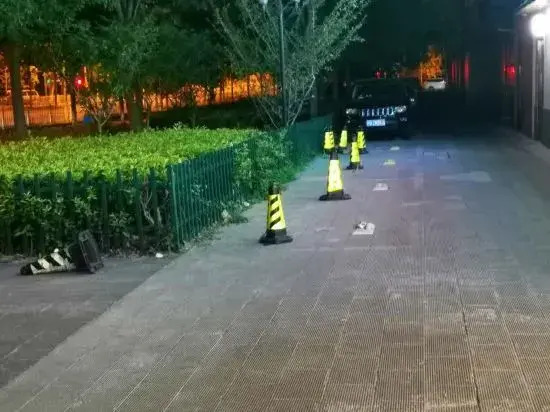 YiBon Hotels Group (Jiading Baiyin Road subway station store)