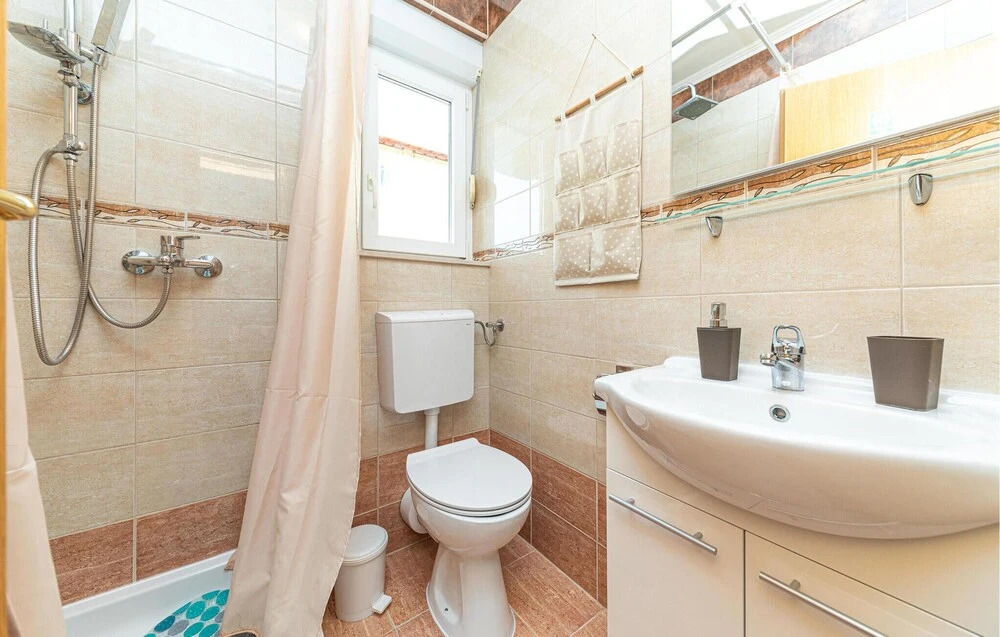 Nice Apartment in Kastel Luksic With Wifi
