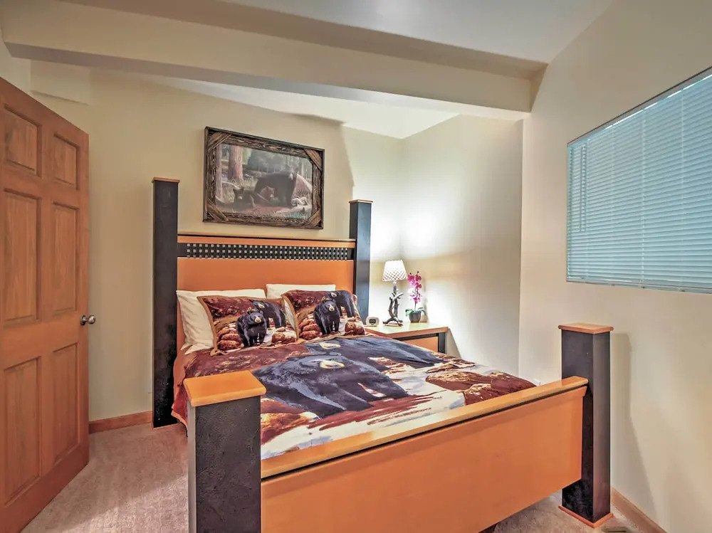 Unique Gatlinburg Cabin: Decks, Hot Tub, Fire Pit