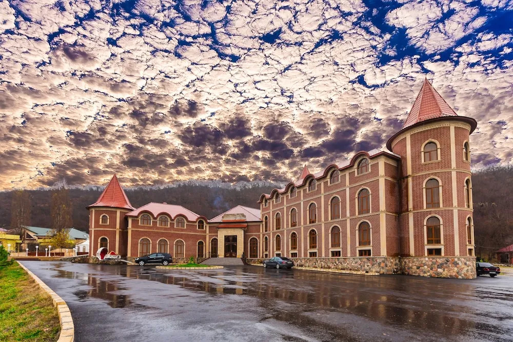 Chateau Qusar Hotel & Restaurant