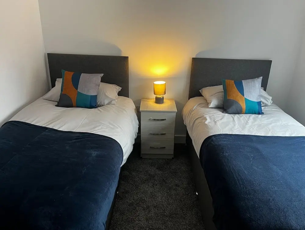 2 Bed Flat - Sleeps 4 - Pets - Garden - Parking