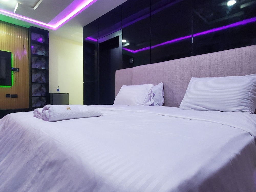 Tiano Hotel & Suites