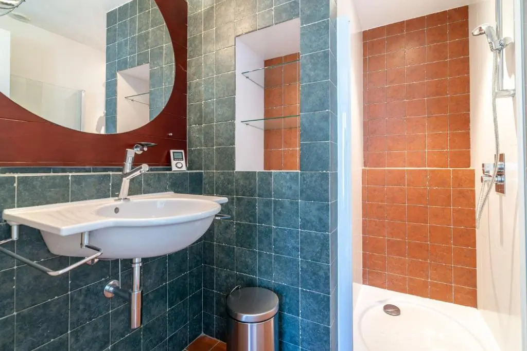 La Guitare 33 - Nice And Spacious 1br Apartment in Center of Cannes, Right Behind Grand Hotel