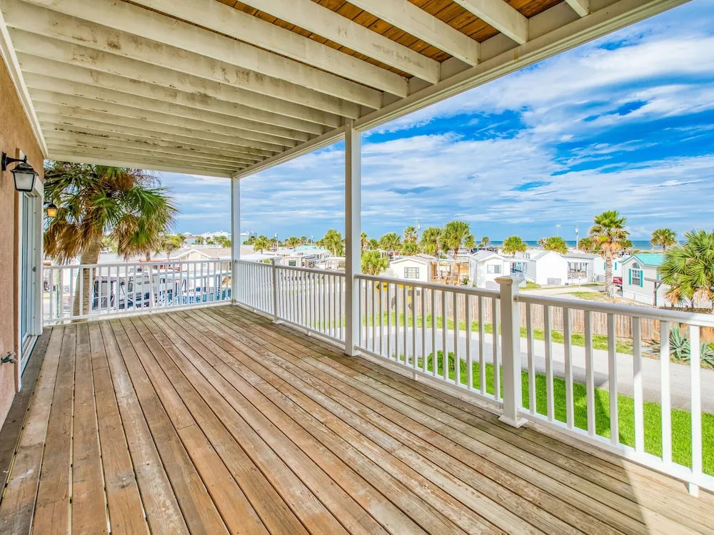 Sanctuary At The Beach W/ Ocean-view Balconies 5 Bedroom Home