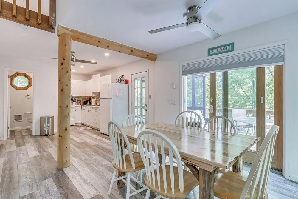 Screened Porch & Deck: Pet-friendly Poconos Escape