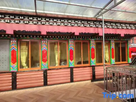 Danba Qingfeng Yaju Homestay