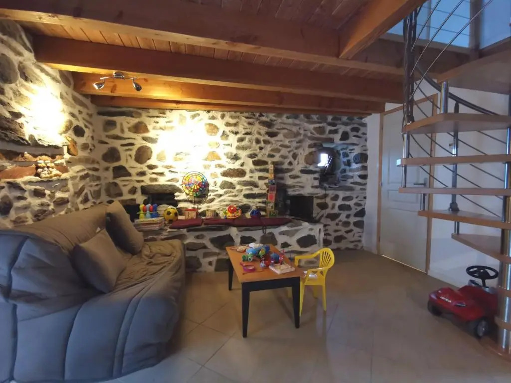 Charmante maison dans les gorges de la Loire avec terrasses et poêle à bois - FR-1-582-319
