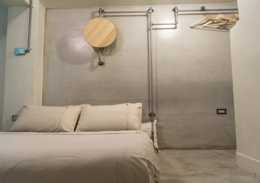 Pier 2 Hostel
