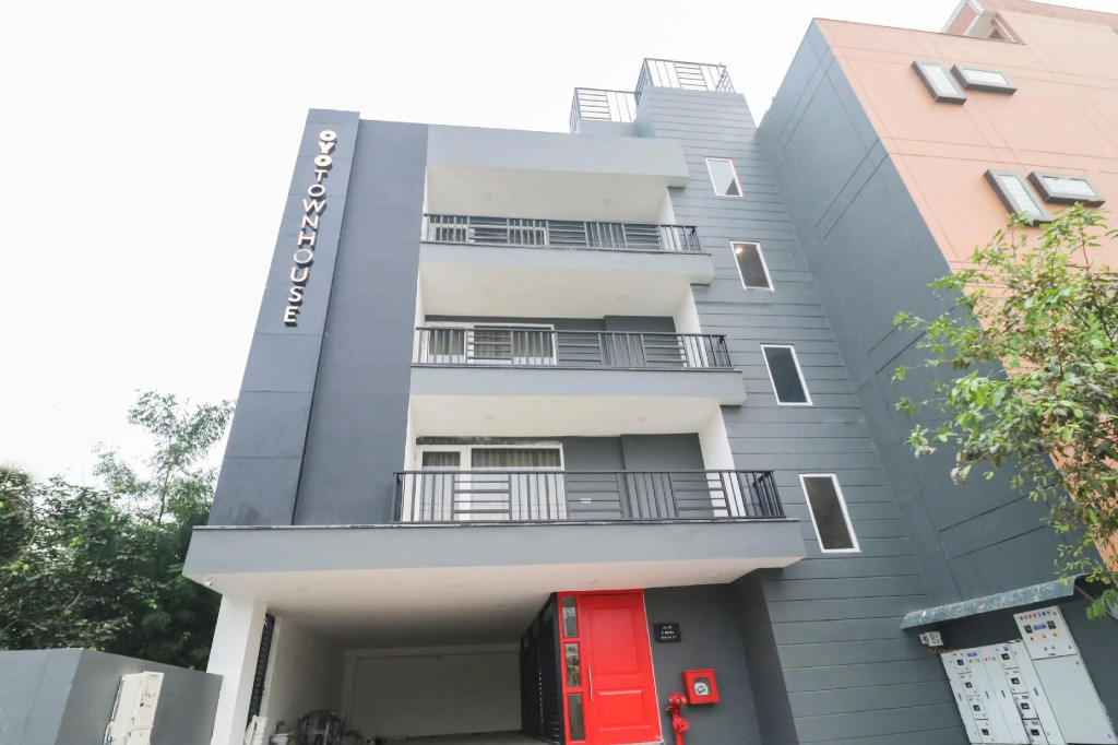 Super Townhouse Noida Sector 71 Near ISKCON Temple Noida
