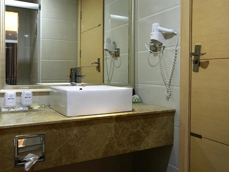 Tiga Hotel