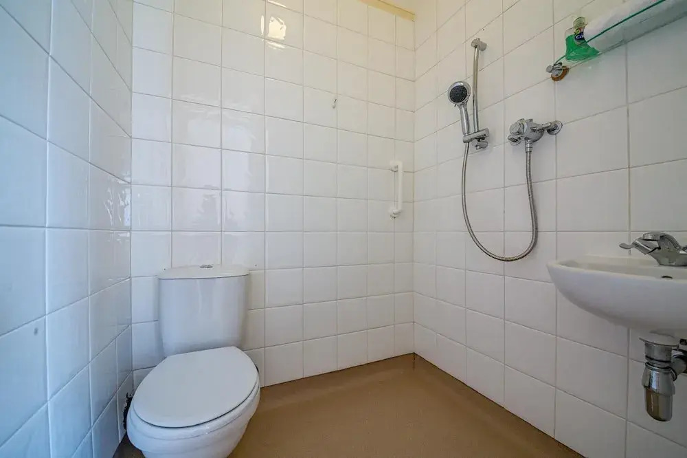3BR Detached Bungalow w/Parking