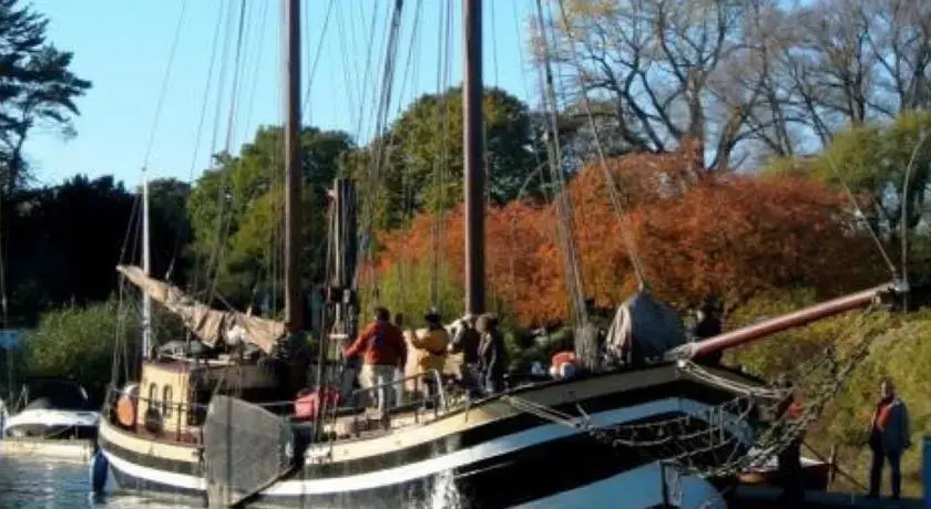 Anna Johanna Houseboat