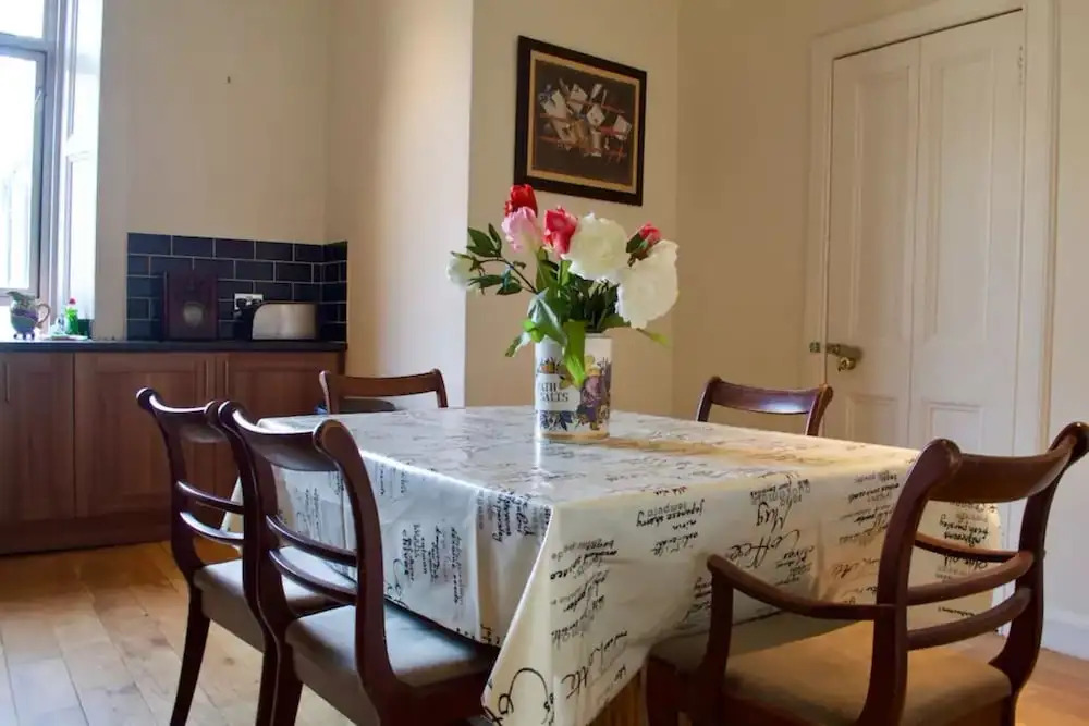 2 Bedroom City Centre Apartment Sleeps 4
