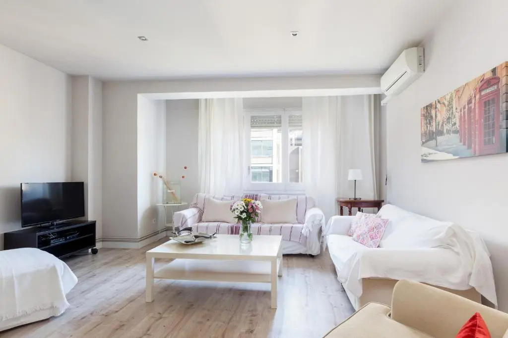 LetsGo Diagonal Avenue Apartment