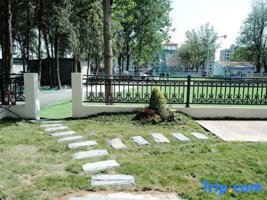 Jimeng Yunjv Homestay Hotel (Qingzhou Museum Fangongting Park)