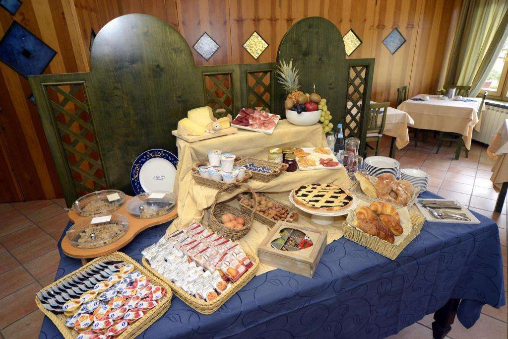 Hotel Veduta dellAdamello