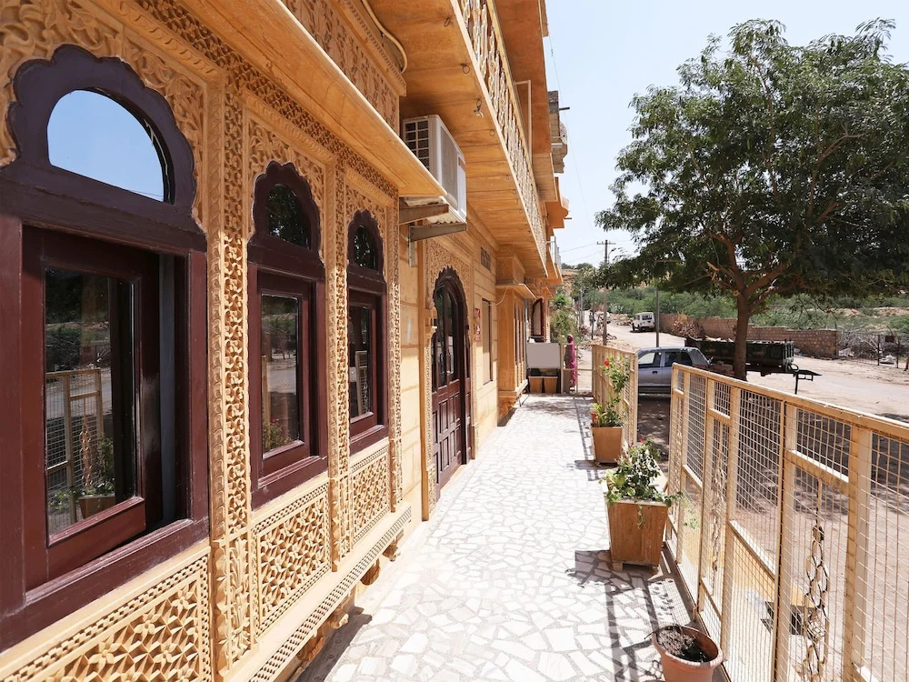 OYO 7426 Hotel Classic Inn