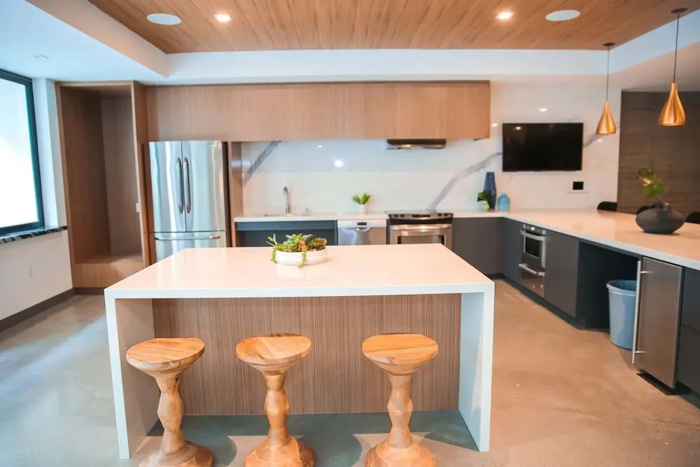 Fully Furnished Suites near Little Tokyo