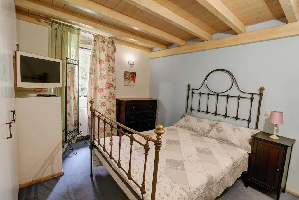 Luminous 2BD stone Apt in the alleys of Corfu town