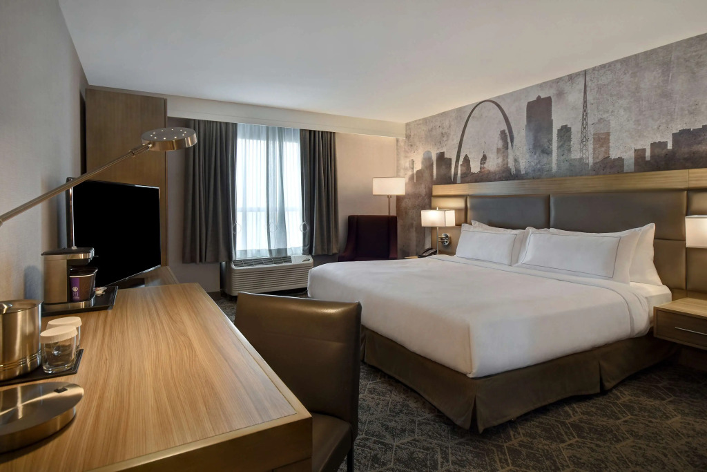 DoubleTree by Hilton St. Louis Airport, MO