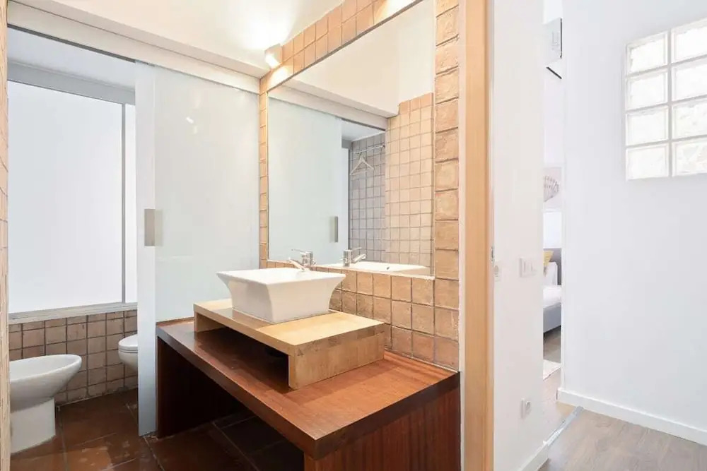 New Design 2 Bed Apt Next to the Metro