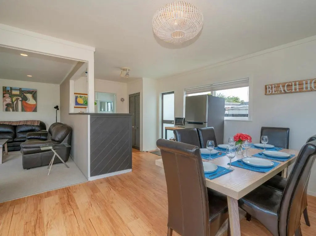Beach House on Hetherington - Whangamata Home
