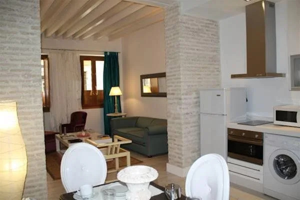 Relator Singular Apartments
