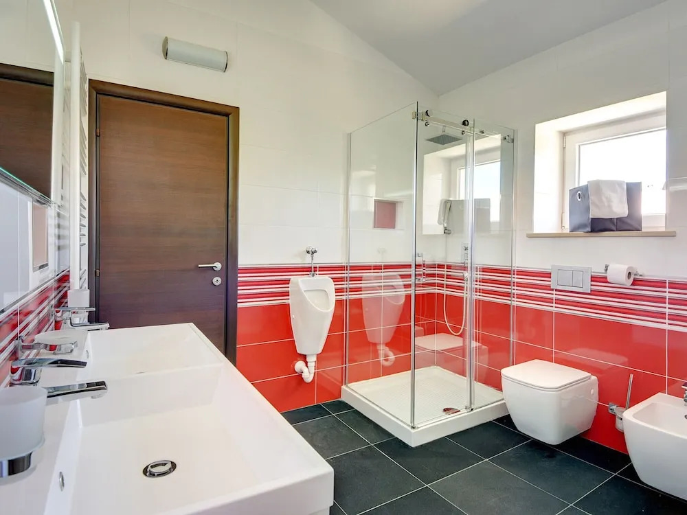 Beautiful Villa With Garden, Private Heated Pool, Whirlpool, Sauna, Near Rovinj