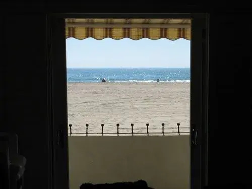 W Ocean Front 68204 by RedAwning