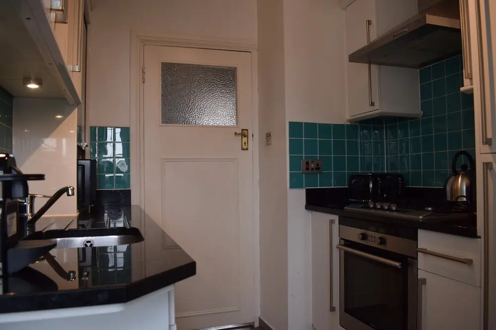 2 Bedroom Flat Near Hyde Park