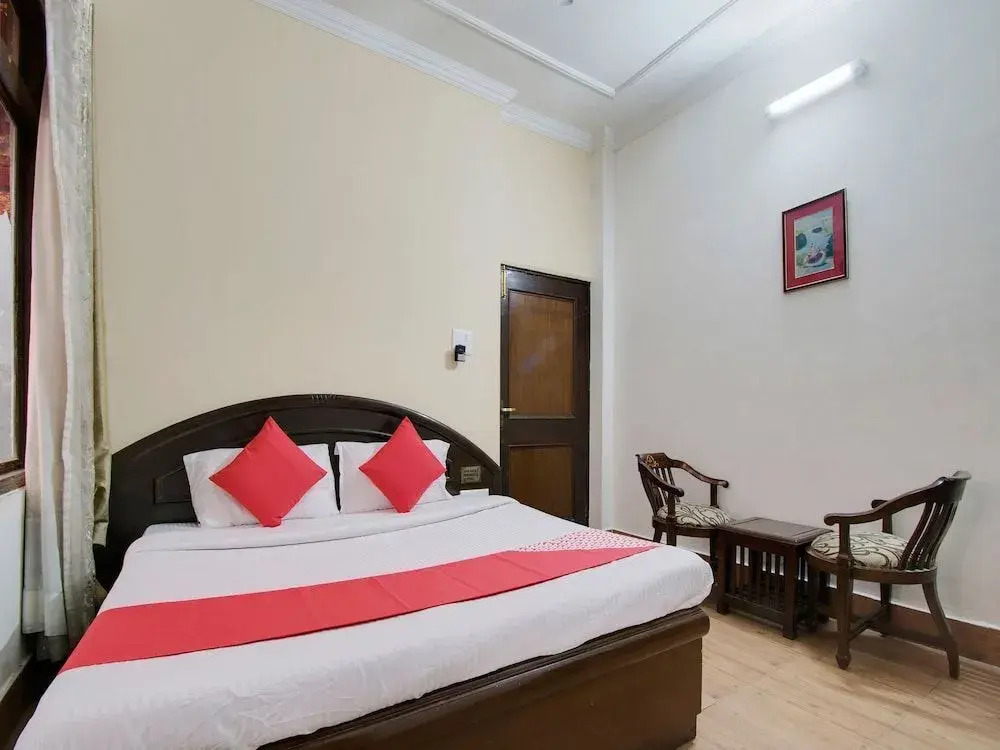 Hotel White House By OYO Rooms