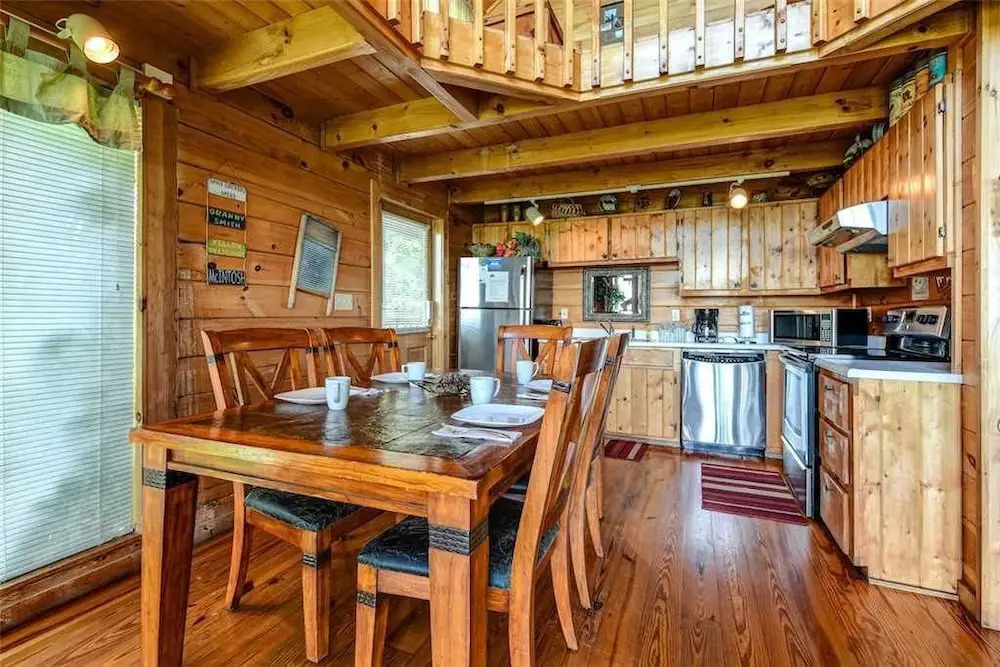 Solid Gold 1 Bedroom Home with Hot Tub