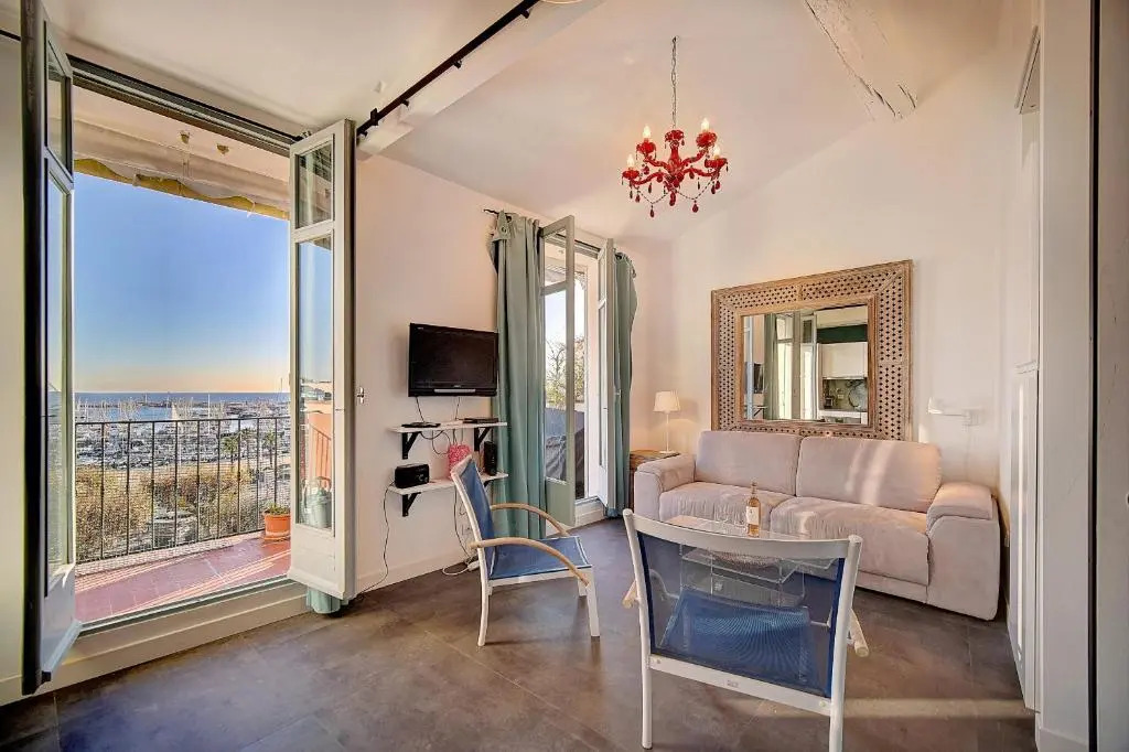EXCEPTIONNEL 3 PIECES AVEC TERRASSE VUE SUR VIEUX PORT CENTRE VILLE l! A2B195