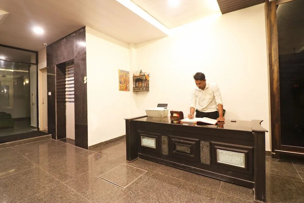 OYO 48708 Om Palace