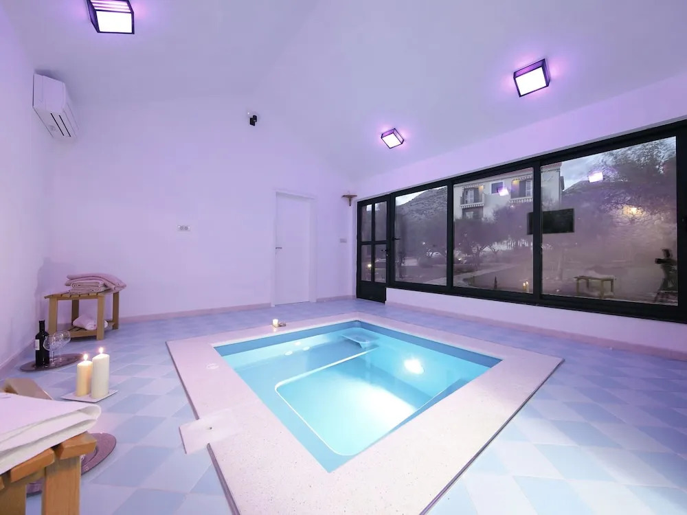 Splendid Villa Apartment Directly on the Beach, Whirlpool and Sauna, Nice Tavern