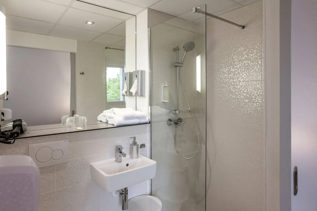 Logis Hotel Restaurant & SPA Au Comte dOrnon