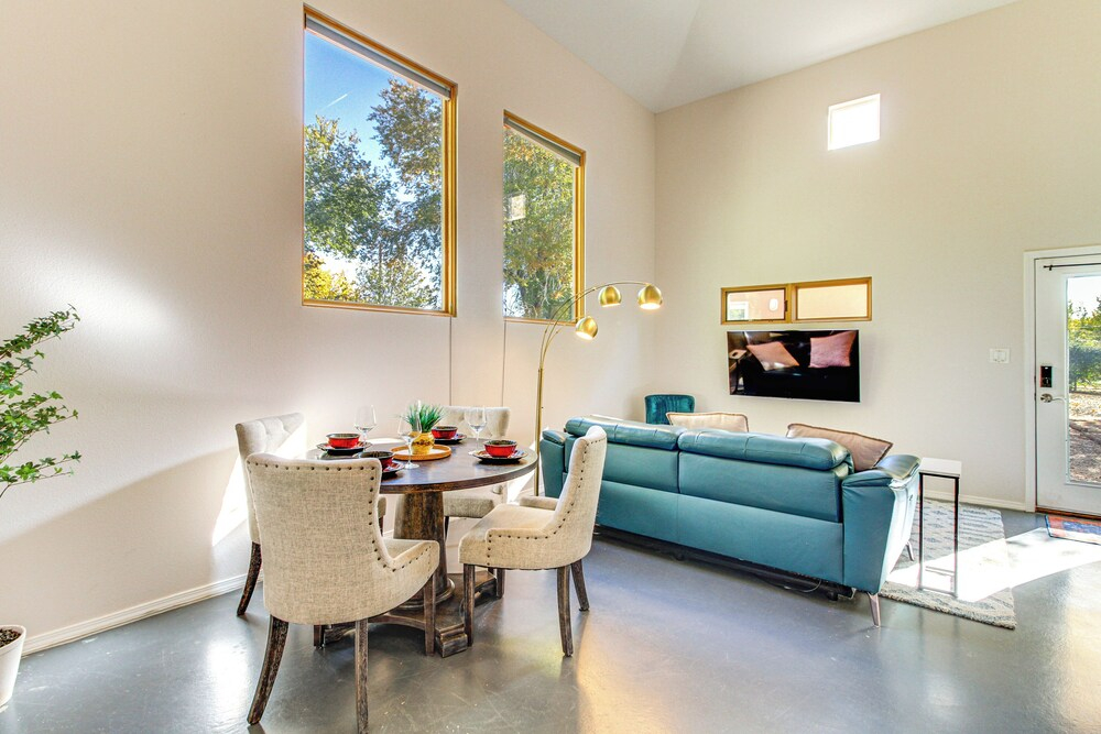 Stylish Home 2 Mi to Old Town Albuquerque!