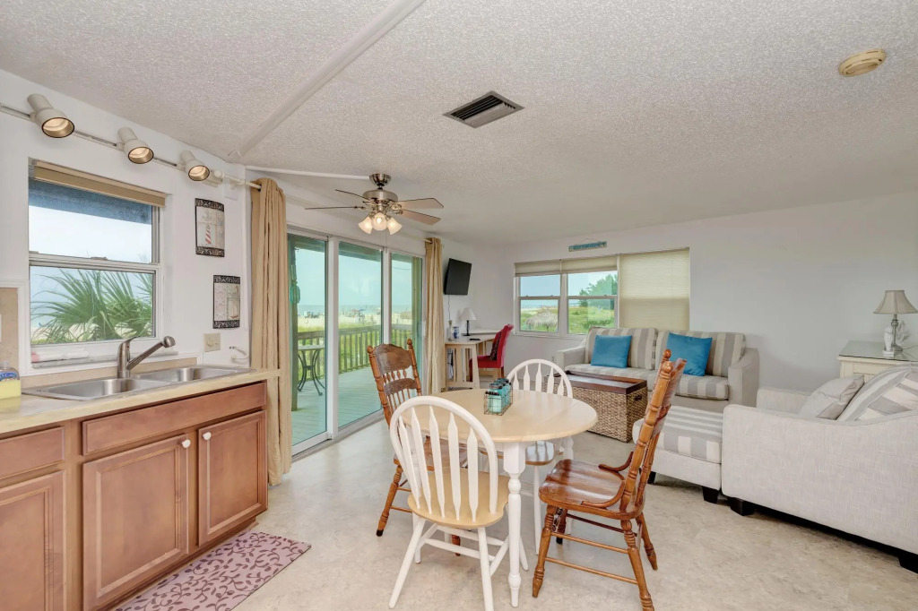 Anna Maria Island Beach Happy-Direct Beach Front-1BR-1BR