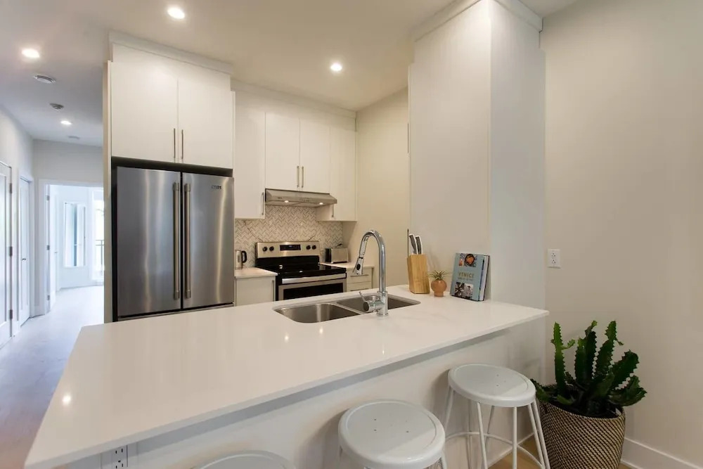 Perfect 2 Bdr, 2 Bath Landing for the Family