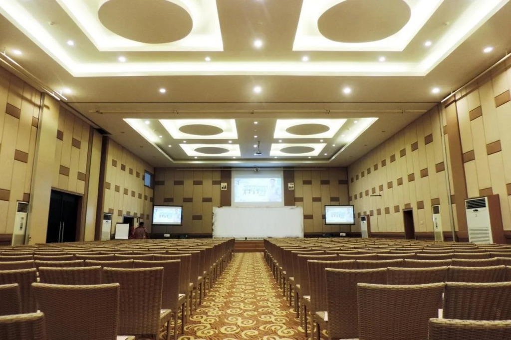 Dewarna Hotel & Convention