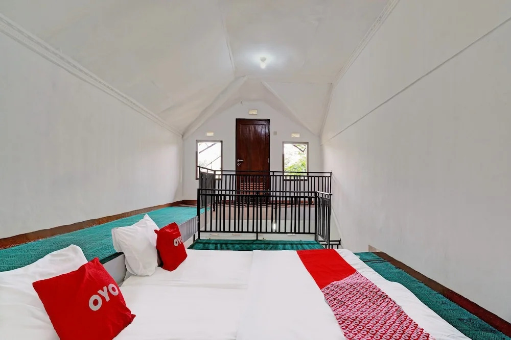 Super OYO Capital O 91810 Hotel Balebat 2