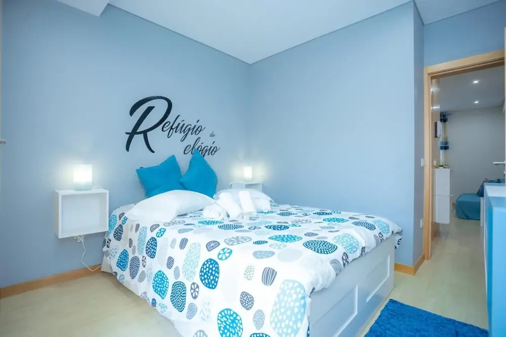 Refugio do Relogio by Rent4all
