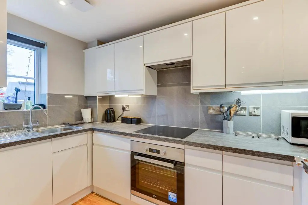Comfortable ground floor flat sleeps up to 4 with private parking by Sussex Short Lets