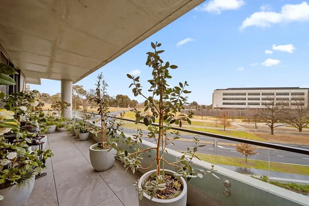 Inner-city 2-bed With Large Balcony, Garden & Gym